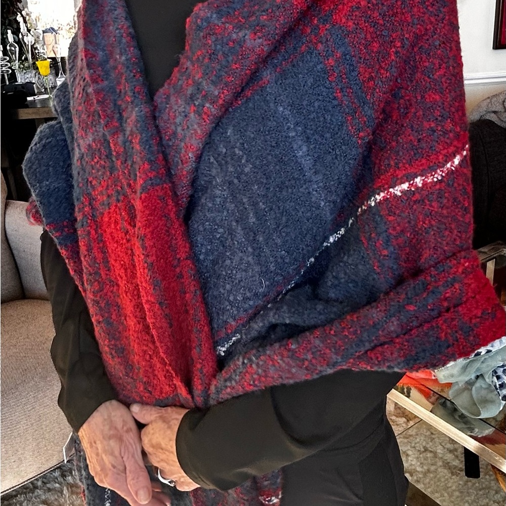 Large wrap in blue and red. 100% poly, 6’ x 2’3”.
